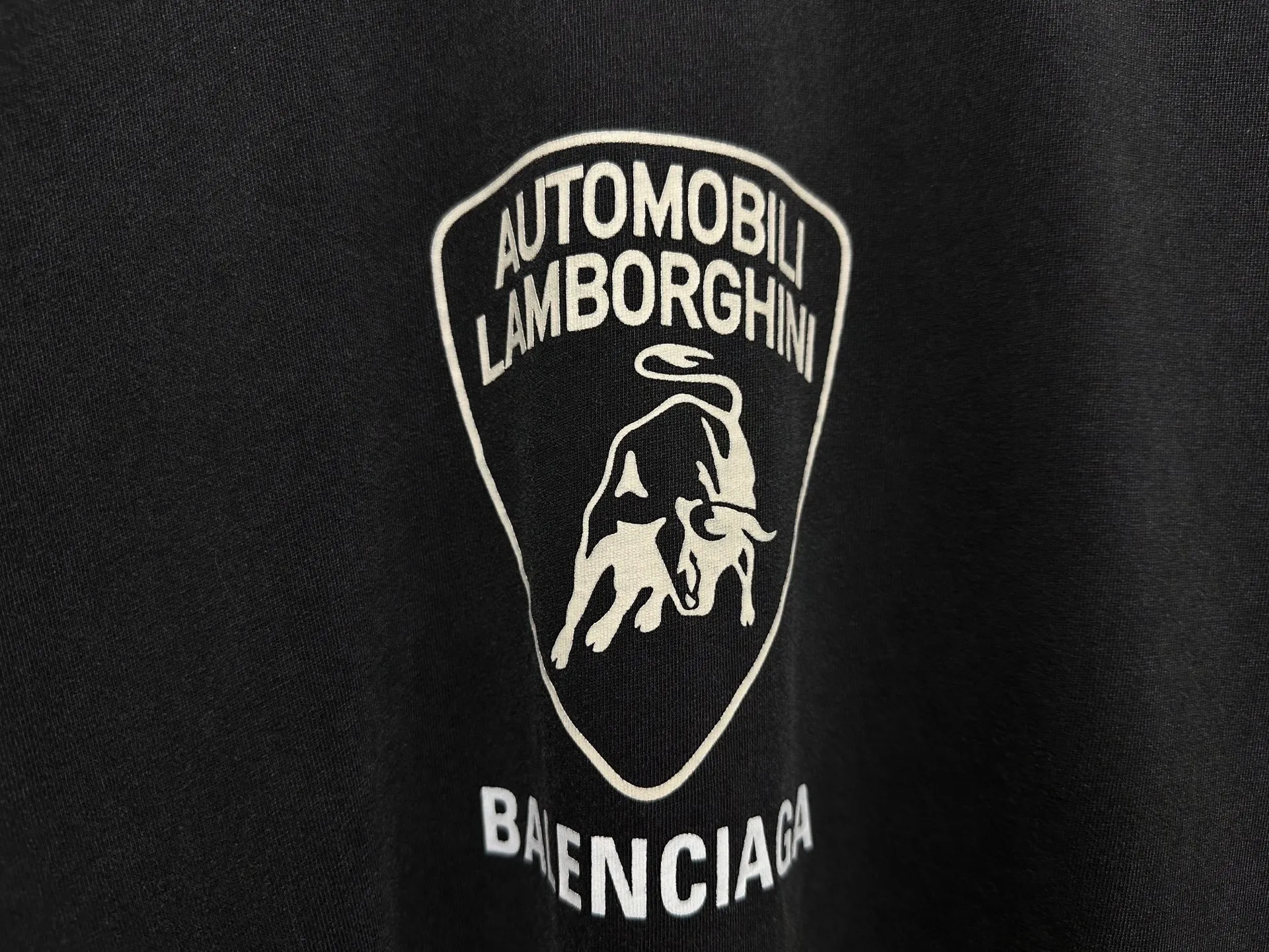 【Balenciaga】 25ss New Arrival T Series “ ” ， ， • （Kim Kardashian） （Michelle Yeoh） ， 。 ， 1 、 、 ， 。 Series ， （ 2025 Temerario） ， 。 Size：xs-L